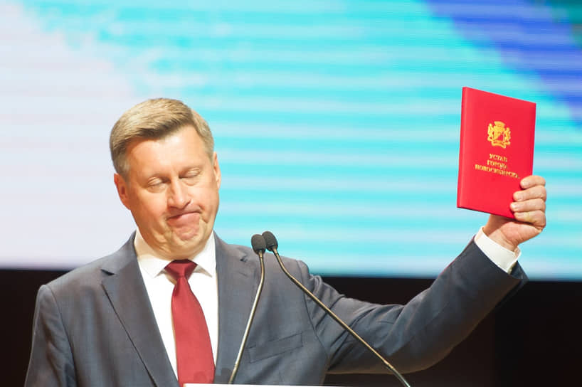 Депутат Антон Картавин считает, что мэр Анатолий Локоть (на фото) нарушил устав города, не согласившись на встречу для обсуждения референдума о возврате прямых выборов