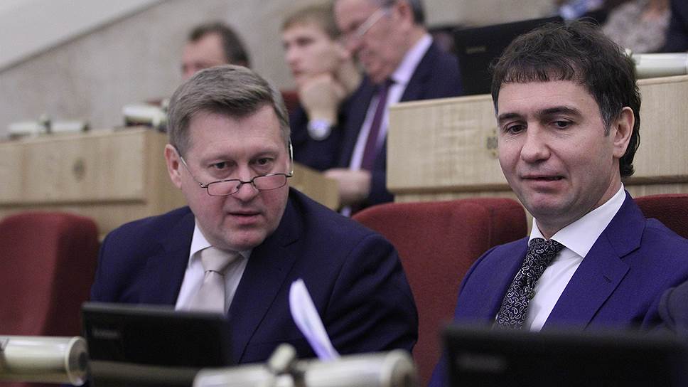 Мэр Новосибирска Анатолий Локоть (слева) и председатель городского совета депутатов Новосибирска Дмитрий Асанцев (справа)