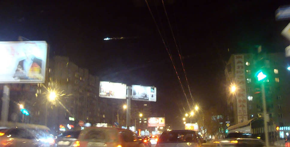 23 декабря 2011 года в Новосибирской области я упал военный спутник связи «Меридиан», сообщил Интерфакс. Его падение наблюдали жители региона.
Спутник связи «Меридиан», запущенный 23 декабря с космодрома Плесецк, упал в Новосибирской области, пострадавших и возгорания в результате падения нет, сообщил Интерфакс со ссылкой на военный источник. «Меридиан» не смог выйти на заданную орбиту и упал на землю на 421-й секунде полёта.