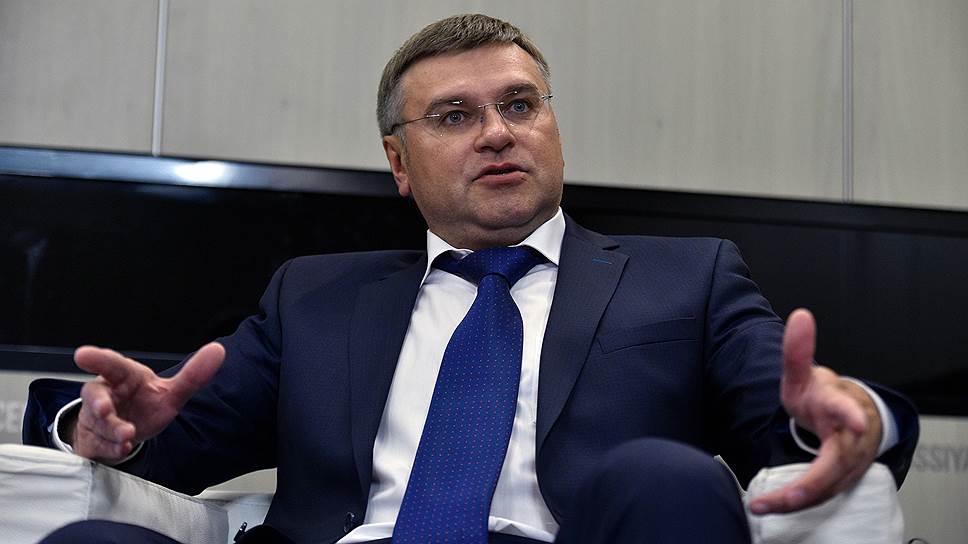 21 сентября 50-летний мэр Норильска Олег Курилов сложил свои полномочия. Перед избранием на пост мэра в марте 2012 года господин Курилов был замдиректора по персоналу и социальной политике «Норникеля».