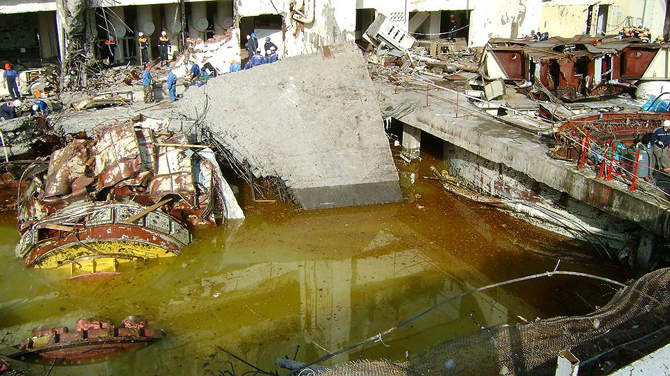 Саяно шушенская гэс последствия. Саяно-Шушенская ГЭС авария 2009. Саяно-Шушенская ГЭС авария. Катастрофа на Саяно-Шушенской ГЭС. Авария на СШГЭС В 2009.