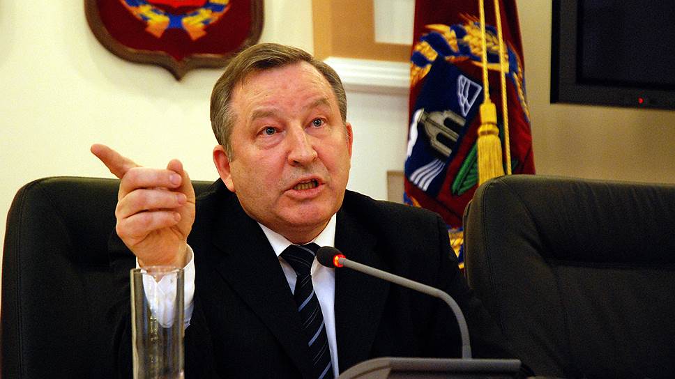 Пост главы администрации Алтайского края он занял в конце августа 2005 года, сменив на этом посту Михаила Евдокимова. Спустя два года стал губернатором.