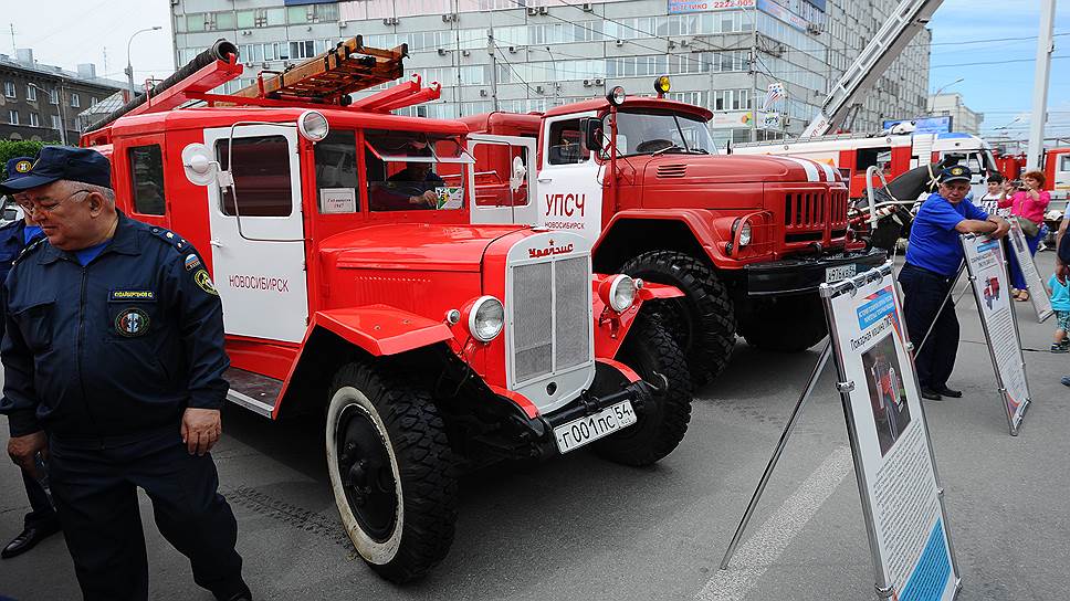 Выставка старой пожарной техники на улице Орджоникидзе