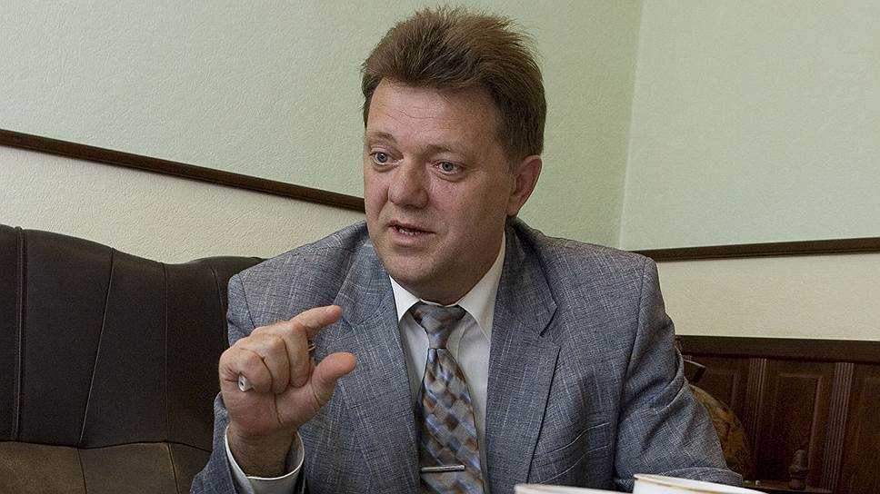 1. &lt;a href=&quot;/doc/3675086&quot;>Мэр Томска Иван Кляйн&lt;/a> («Единая Россия») — 206 млн руб. Большая часть — это доходы от вкладов, ценных бумаг и акций. Он владеет тремя земельными участками площадью 0,25 га, имеет в пользовании две квартиры и автомобиль Toyota Land Cruiser Prado. Его супруга Галина, возглавляющая завод «Томское пиво», заработала 107 млн руб.