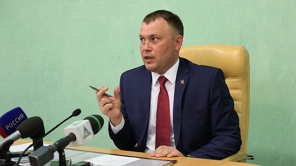 12. Мэр Кемерово Илья Середюк («Единая Россия») — 2,37 млн руб. Ему принадлежат два земельных участка и жилой дом. Супруга мэра заработала 2,46 млн руб. Она, помимо прочего, владеет внедорожником BMW X3.