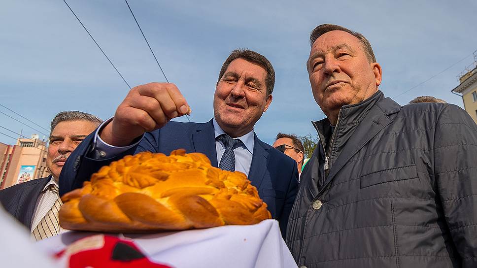 3. Сити-менеджер Барнаула Сергей Дугин («Единая Россия») — 4,7 млн руб. Помимо небольшой квартиры, гаража и погреба, он владеет автомобилем Toyota Land Cruiser 200, катером Bayliner и снегоходом Arctic Cat. Его супруга заработала 3,7 млн руб.