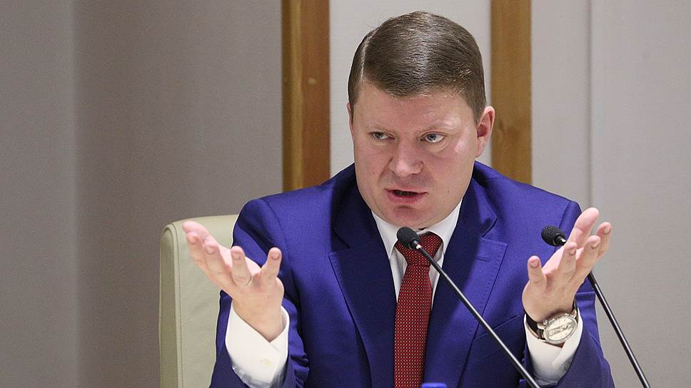 10. &lt;a href=&quot;/doc/3668274&quot;>Мэр Красноярска Сергей Еремин&lt;/a> («Единая Россия») — 2,63 млн руб. Он, в частности, владеет тремя земельными участками, двумя домами, квартирой. Его супруга заработала 3,3 млн руб. Семье принадлежат автомобили Jeep Wrangler и Audi Q7.