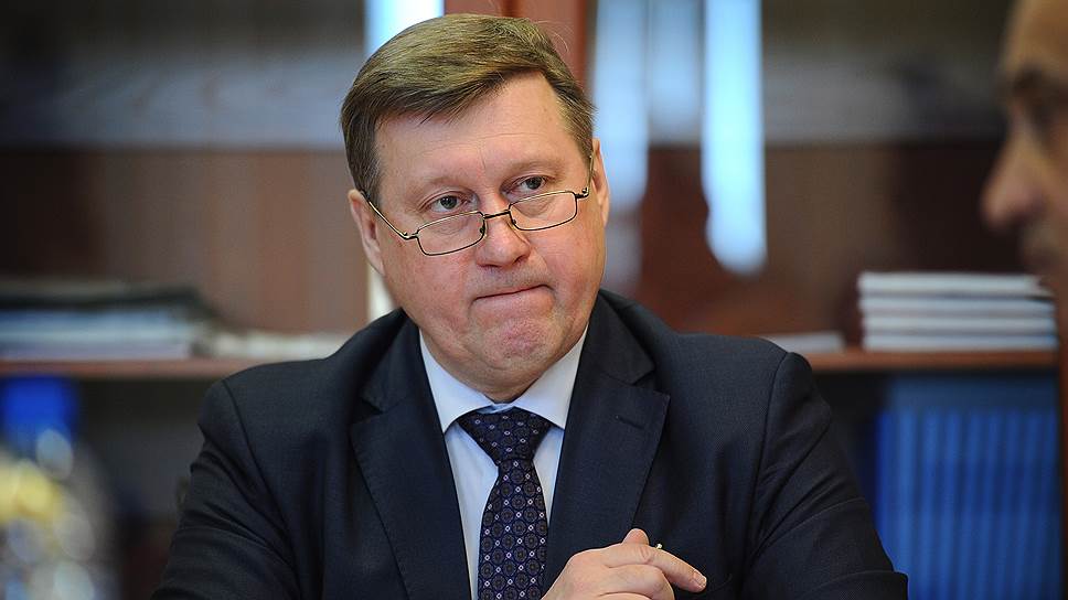 9. Мэр Новосибирска Анатолий Локоть (КПРФ) — 3,1 млн руб. У него в собственности маленькая квартира. На супругу главы города Марину Локоть, заработавшую 1,1 млн руб., записаны две квартиры. Машин у семьи нет.