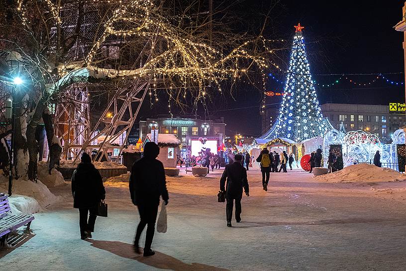 Главная елка Новосибирска на площади имени Ленина 