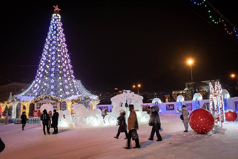 Главная елка Новосибирска на площади имени Ленина