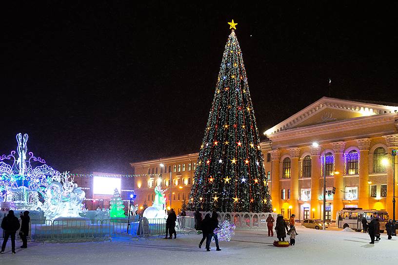 Главная елка Томской области на Ново-Соборной площади