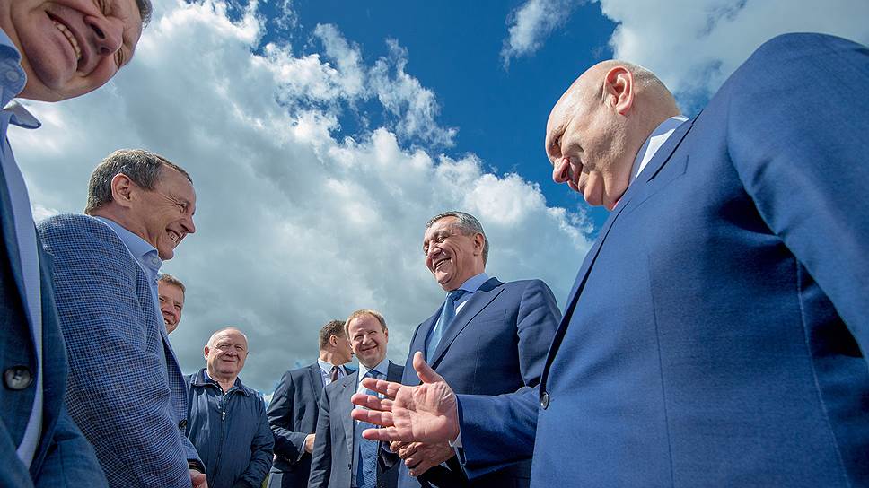 На форум приехал и сибирский полпред президента Сергей Меняйло (в центре)