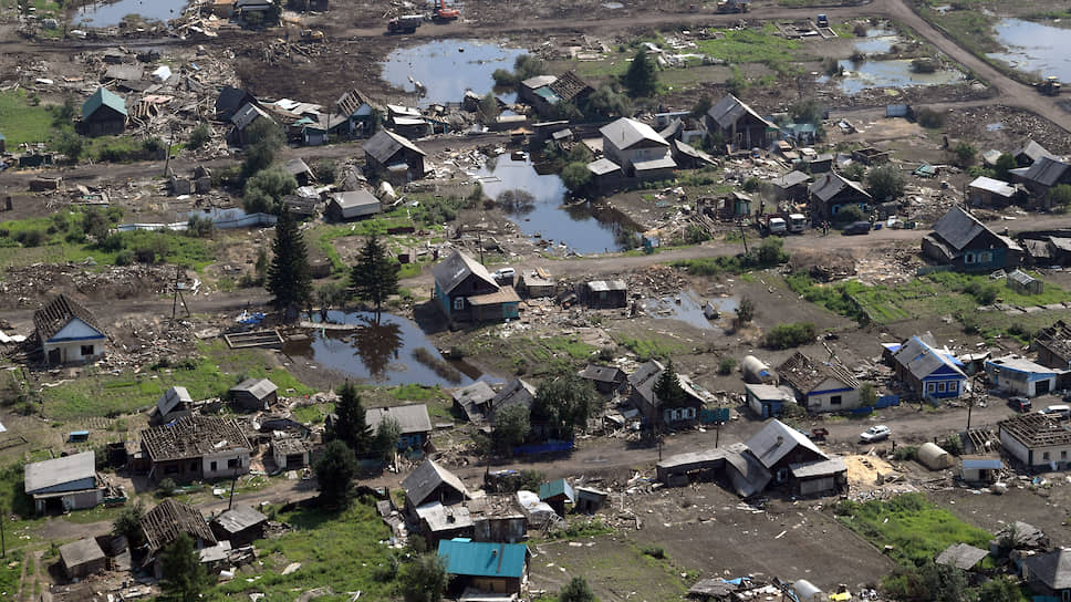 Вид домов на территории Иркутской области, пострадавших в результате паводка