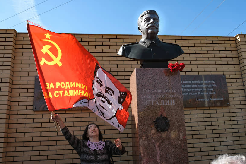 Церемония открытия памятника Иосифу Сталину в Новосибирске