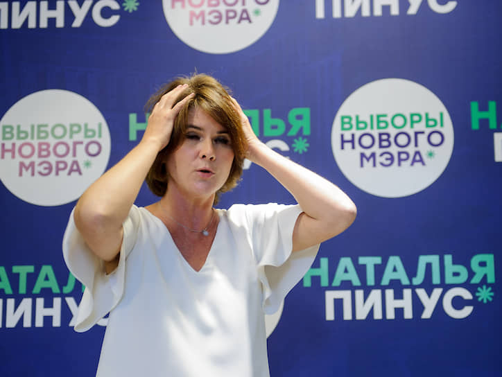 Кандидат в мэры Новосибирска Наталья Пинус во время открытия предвыборного штаба