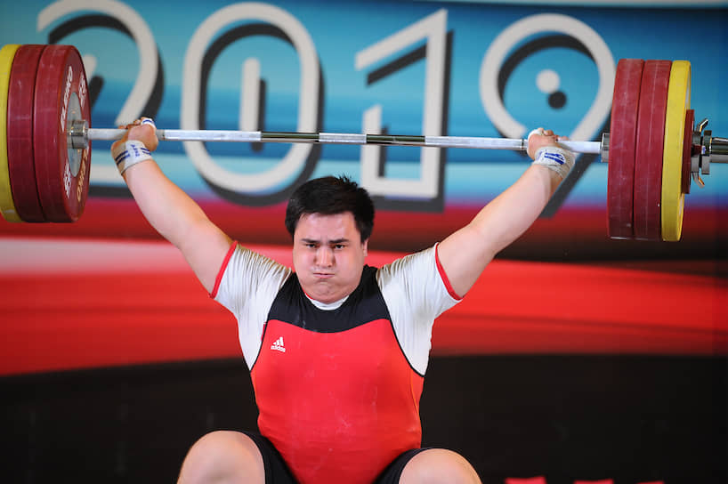 Участник чемпионата России по тяжелой атлетике в Новосибирске