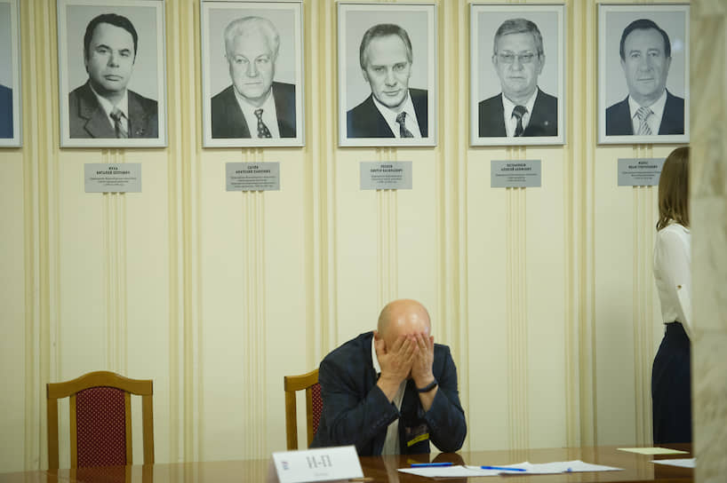 Процедура тайного голосования во время конференции новосибирского отделения «Единой России»