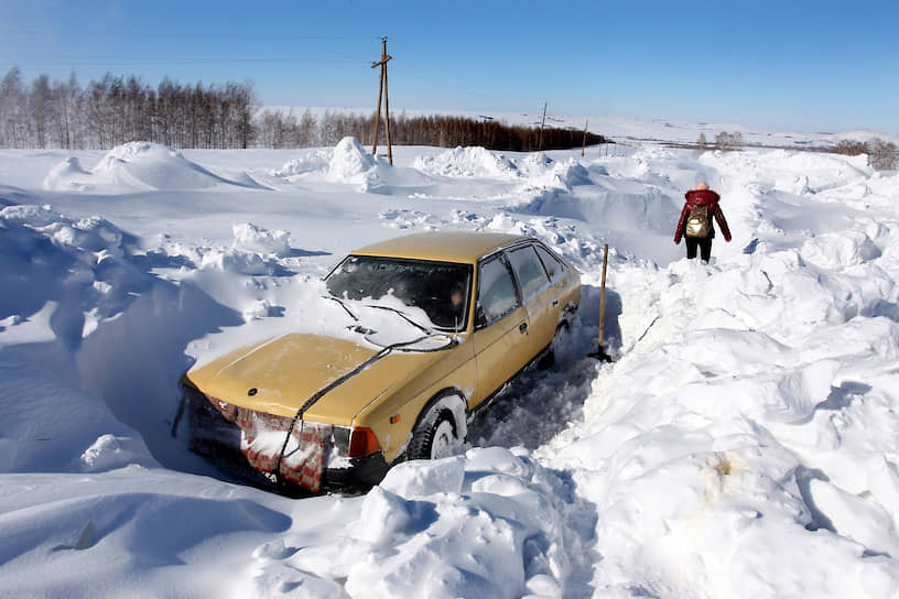 Последствия снегопадов в селе Барановка Змеиногорского района Алтайского края