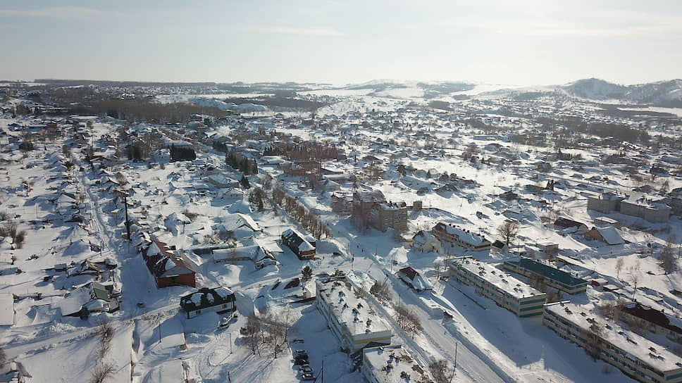 Занесенный снегом Змеиногорск. Вид с воздуха