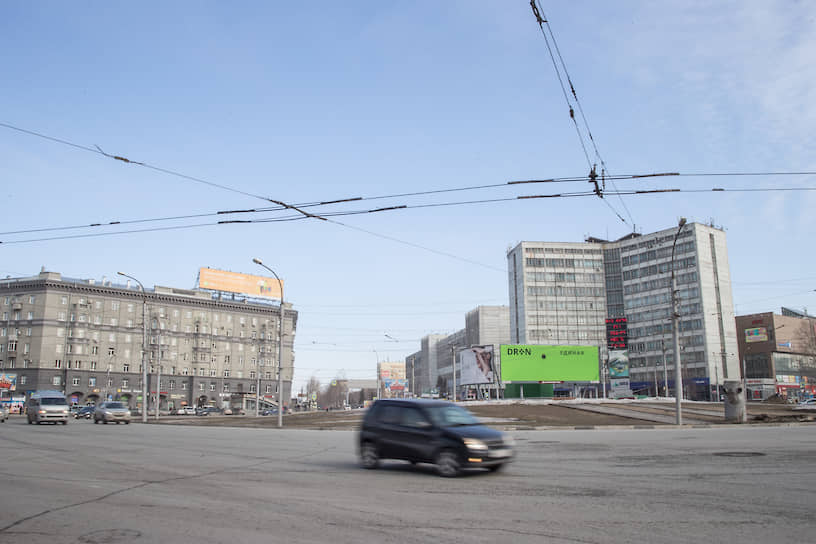 Движение на площади Калинина в Новосибирске