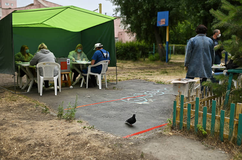 Работа палаточных участковых избирательных комиссий в Омске