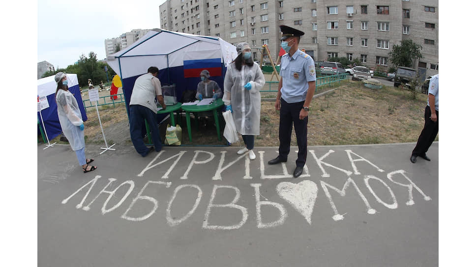 Работа выездного избирательного участка в Барнауле