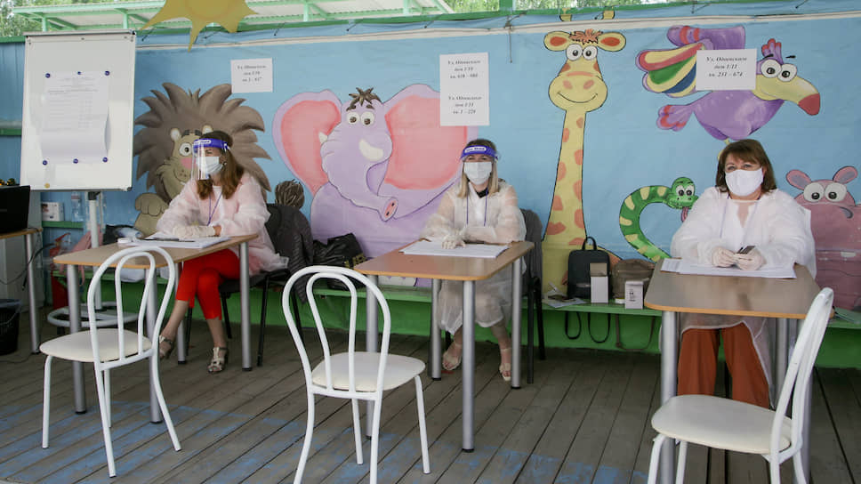 Работа избирательного участка на территории детского сада №44 &quot;Мозаика&quot; в Новосибирске