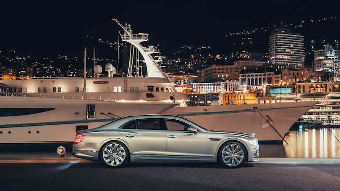 Искусство роскоши: новый Bentley Flying Spur на дорогах Сибири