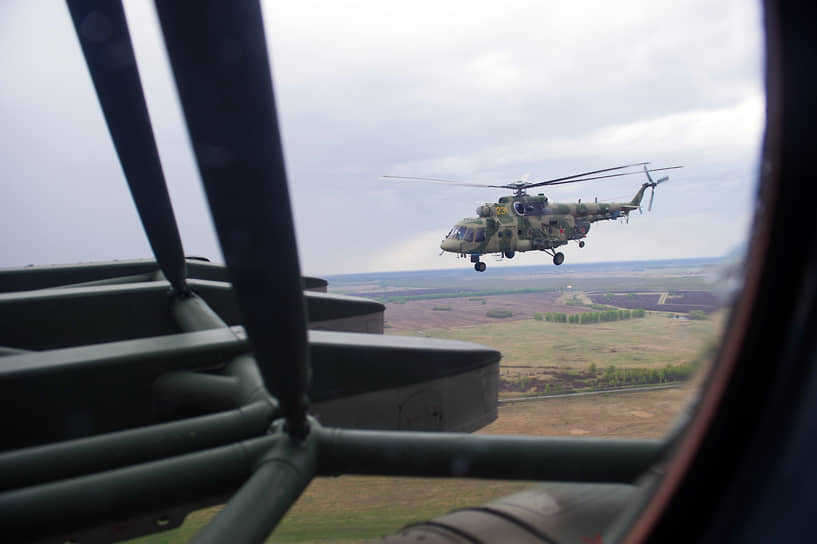 В Новосибирске военсуд &lt;a href=&quot;/doc/4615717&quot;>вынес приговор&lt;/a> командиру вертолетного полка Сергею Барыкину, признав его виновным в превышении полномочий. Как указывается в деле, комполка самовольно демонтировал несколько пустующих обветшалых зданий в части, чем, по мнению следствия, причинил Минобороны РФ ущерб в размере 47 млн руб