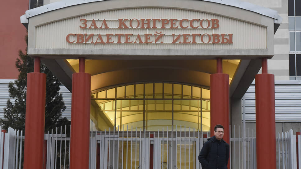 В Новосибирске организатор ячейки «Свидетелей Иеговы» &lt;a href=&quot;/doc/4616737&quot;>получил шесть лет колонии&lt;/a>