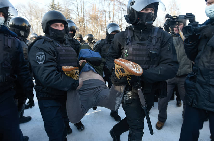 Несанкционированная акция в поддержку оппозиционера Алексея Навального в Новосибирске
