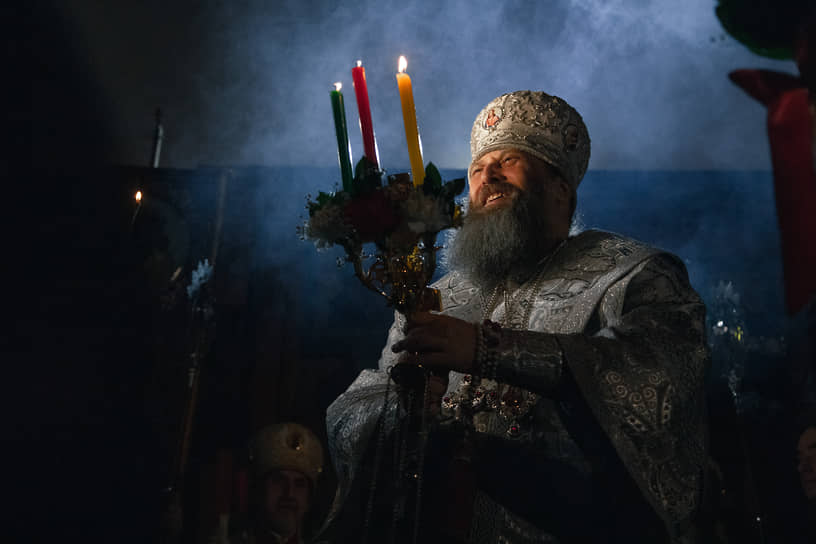 Митрополит Новосибирский и Бердский Никодим во время Пасхальных богослужений в Новосибирске
