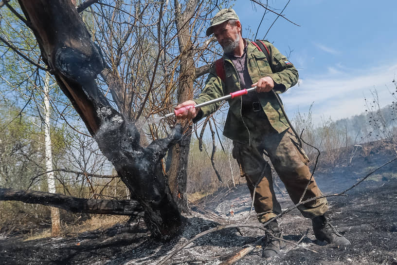 Тушение пожара в Искитимском районе Новосибирской области силами специалистов лесопожарного формирования искитимского лесничества