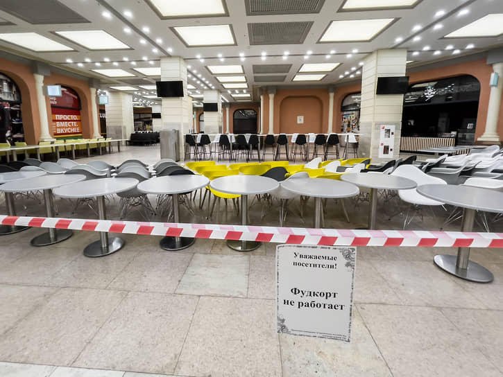 Власти Красноярского края и Кузбасса ограничили работу фудкортов в торговых центрах