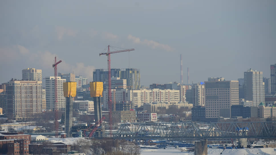 Строительство четвертого автомобильного моста через Обь в Новосибирске. Опоры развязки будущего моста