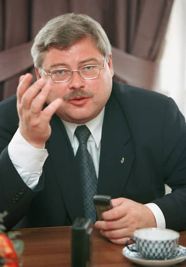 С 1999 по 2007 год — депутат парламента Томской области, член фракции «Единая Россия». В 2004-м также стал гендиректором ООО «Кубаньгазпром», позже переименованного в «Газпром трансгаз Краснодар»
