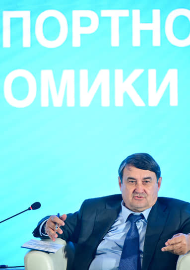 Помощник президента России Игорь Левитин во время пленарного заседания IX Международного Сибирского транспортного форума в Новосибирске