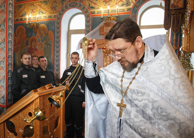 Божественная литургия и чин великого освящения воды в храме при исправительной колонии (ИК-18) ГУФСИН России.