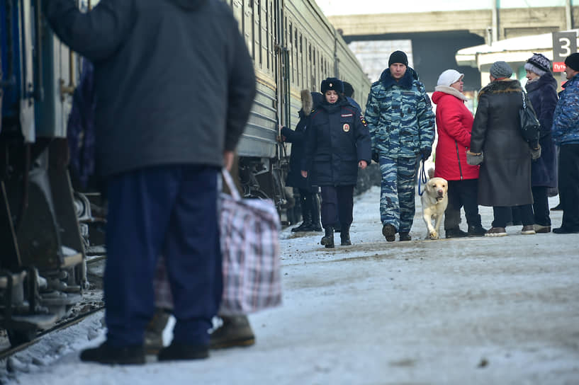 Специалист-кинолог со своеи собакой раскрывают многочисленные преступления и спасают людей