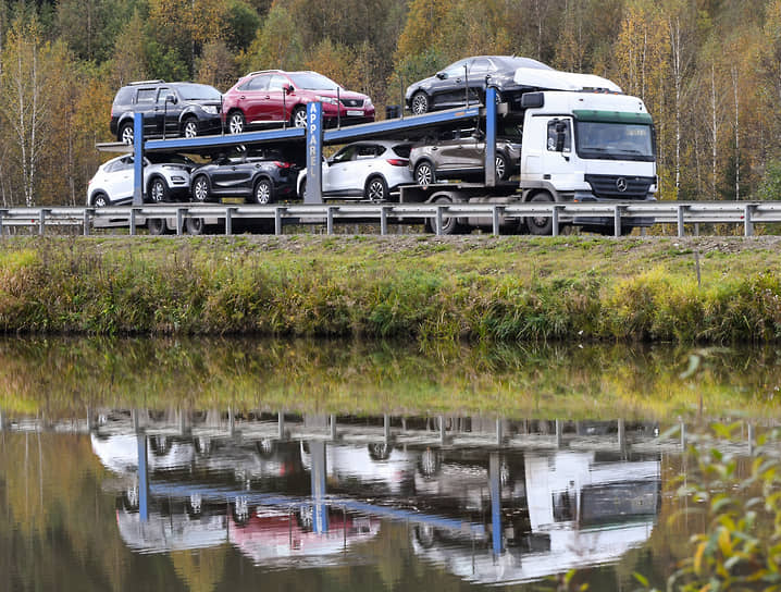 Автомобилевоз на трассе в Кемеровской области