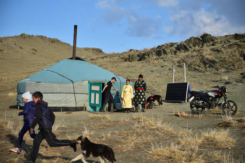 Повседневная жизнь кочевников-пастухов (чабанов) Барун-Хемчикского района Республики Тыва