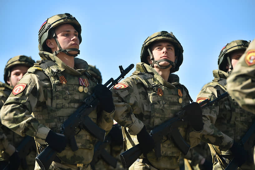 Военный парад на Площади Ленина, посвященный 79-ой годовщине Победы в Великой Отечественной войне. Военнослужащие во время парада