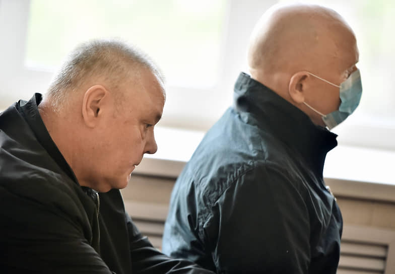 Оглашение приговора по делу бывшего заместителя прокурора Новосибирской области Андрея Турбина, обвиняемого в получении взятки в особо крупном размере, в Центральном районом суде. Бывший заместитель прокурора Новосибирской области Андрей Турбин (слева) и взяткодатель, предприниматель Сергей Белоус (справа) во время заседания суда