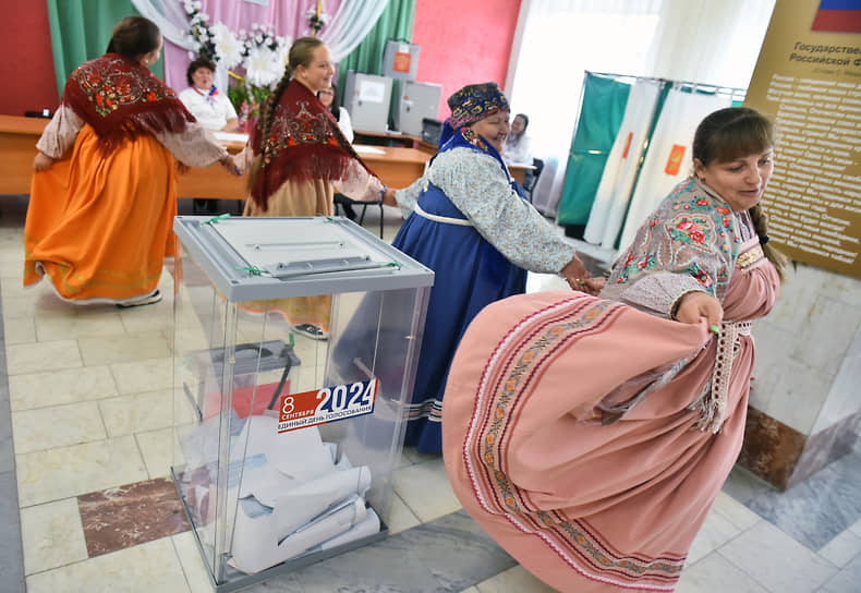 Праздничный концерт на избирательном участке в селе Чоя, Республика Алтай