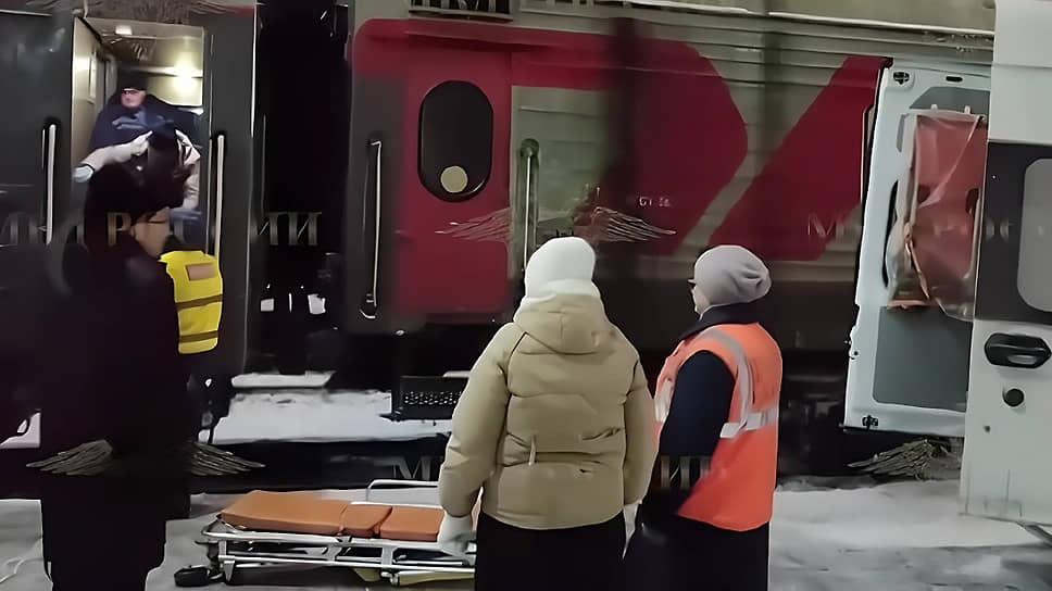 Пострадавшие от нападения попутчика были экстренно доставлены в больницу 