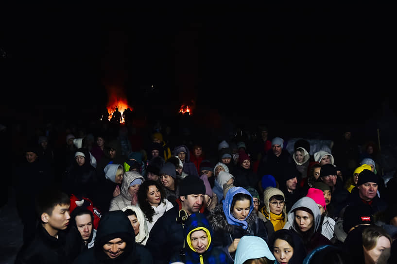 Во время Дугжуубы буддисты верят, что вместе с огнем исчезают их плохие мысли, несчастья и разрушаются преграды, стоящие на пути духовного развития