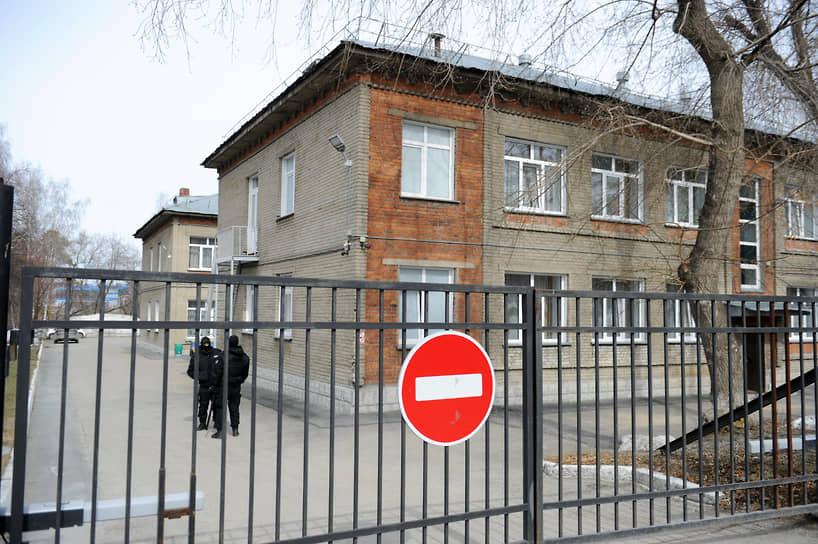 В обсервацию были отправлены и пассажиры рейса, прибывшего в Новосибирск из Бангкока. В оздоровительных центрах «Обские зори» и «Лунный камень» были размещены 190 сибиряков