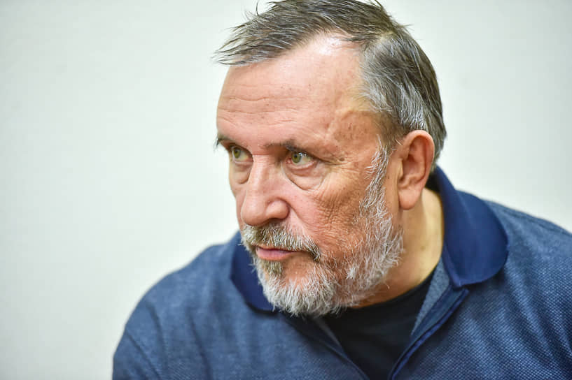 У Александра Кулябина не было законных оснований доплачивать сыну — успешному театральному режиссеру