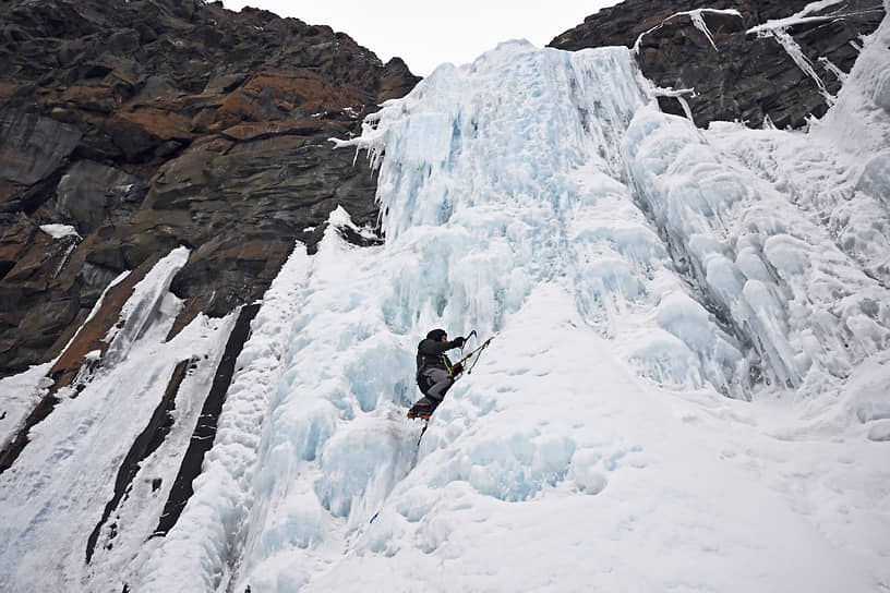 Ущелье Красные камни в горном массиве Хараелах в Нирильске, Красноярский край
