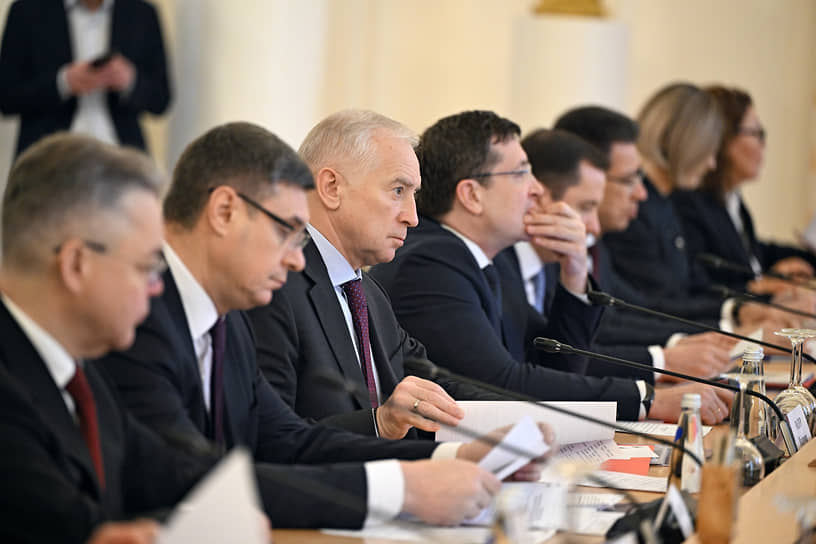 Губернатор Томской области Владимир Мазур (в центре) на заседании Совета глав субъектов России в Доме приемов МИД РФ